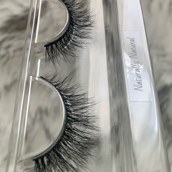 “Naturally Natural” || Lashful Lengths Luxury Mink Eyelashes - Picture 4 of 7